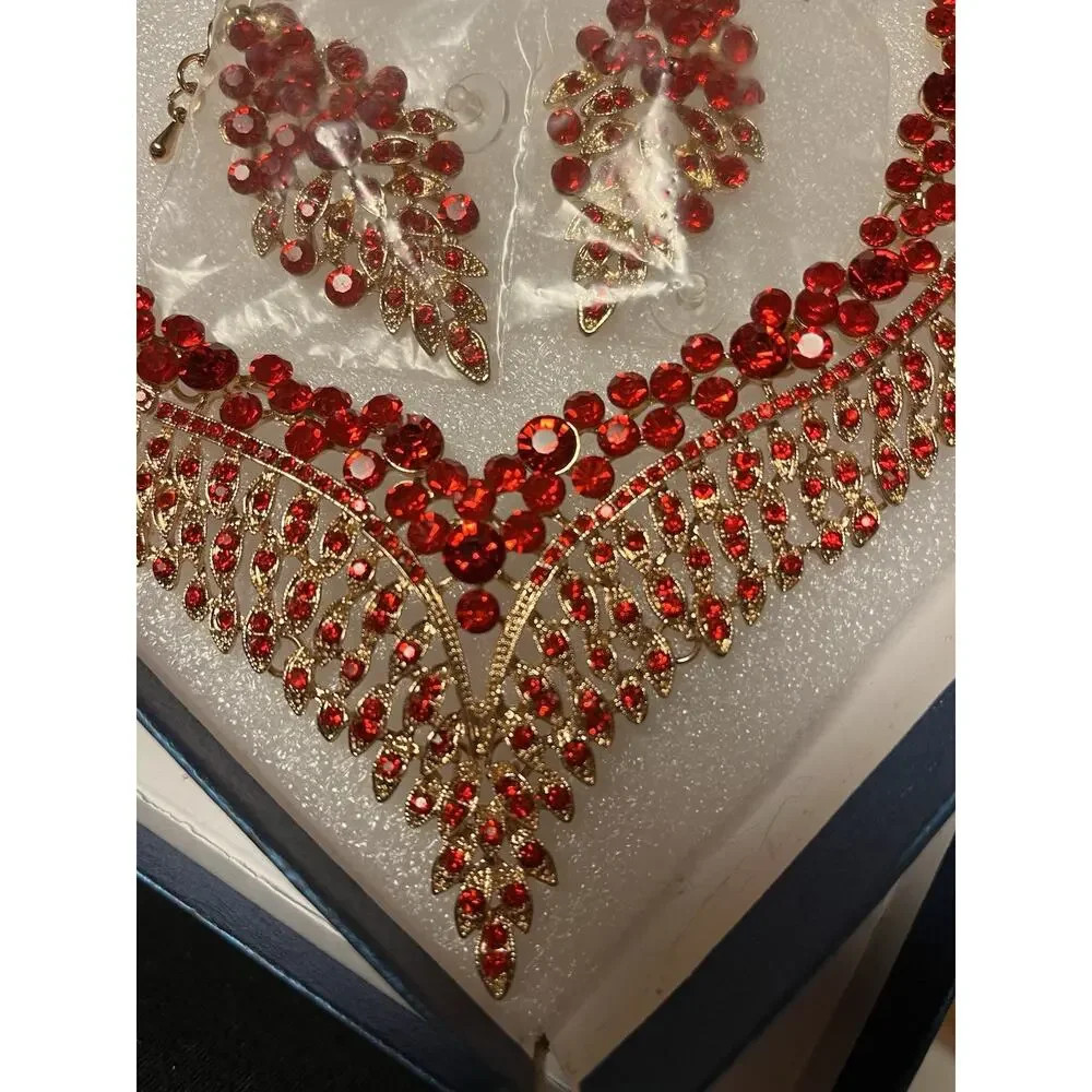 VTG Red Rhinestone Crystal Gold Tone Pageant Jewelry Necklace Earring Set NOS